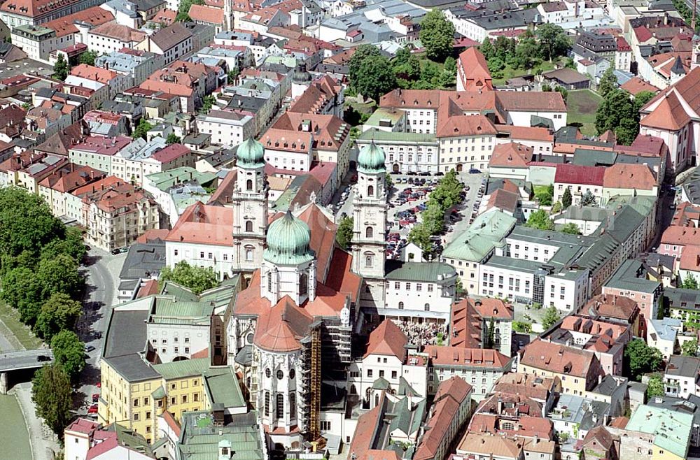 Aerial image Passau/ Bayern - Stadtzentrum und Altstadt von Passau an der Donau in Bayern.