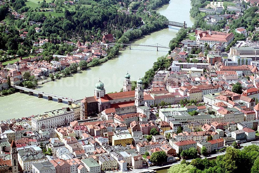 Passau/ Bayern from above - Stadtzentrum und Altstadt von Passau an der Donau in Bayern.