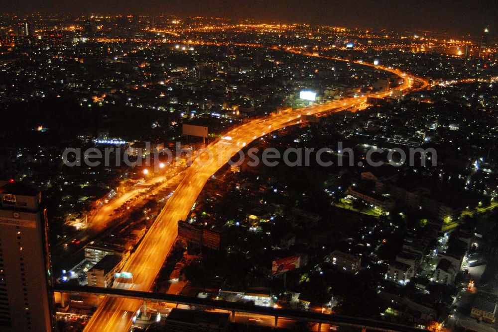 Bangkok / Thailand from the bird's eye view: Blick auf die nächtliche City von Bangkok am Areal des State Tower an der Skytrain Line.