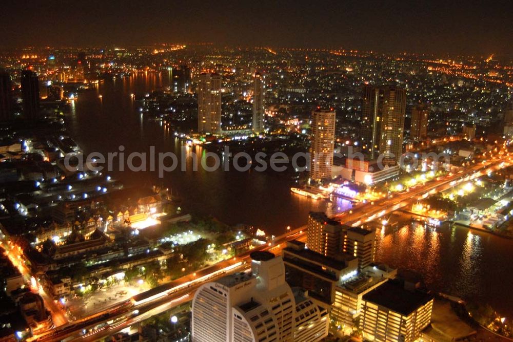 Aerial image Bangkok - Blick auf die nächtliche City von Bangkok am Areal des State Tower mit dem Komplex des Hotel Shang Grila und des Robinson Department Store (Bangrak Branch) am Mae Nam Chao Phraya Fluss.