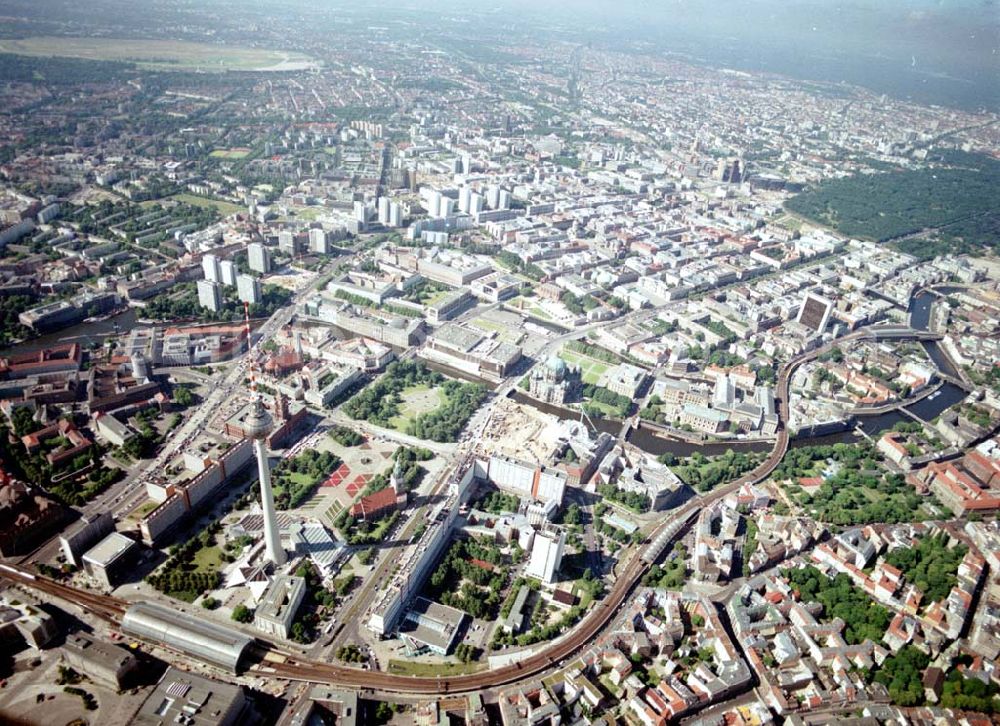 Berlin from the bird's eye view: Stadtzentrum von Berlin - Mitte am Berliner Fernsehturm.