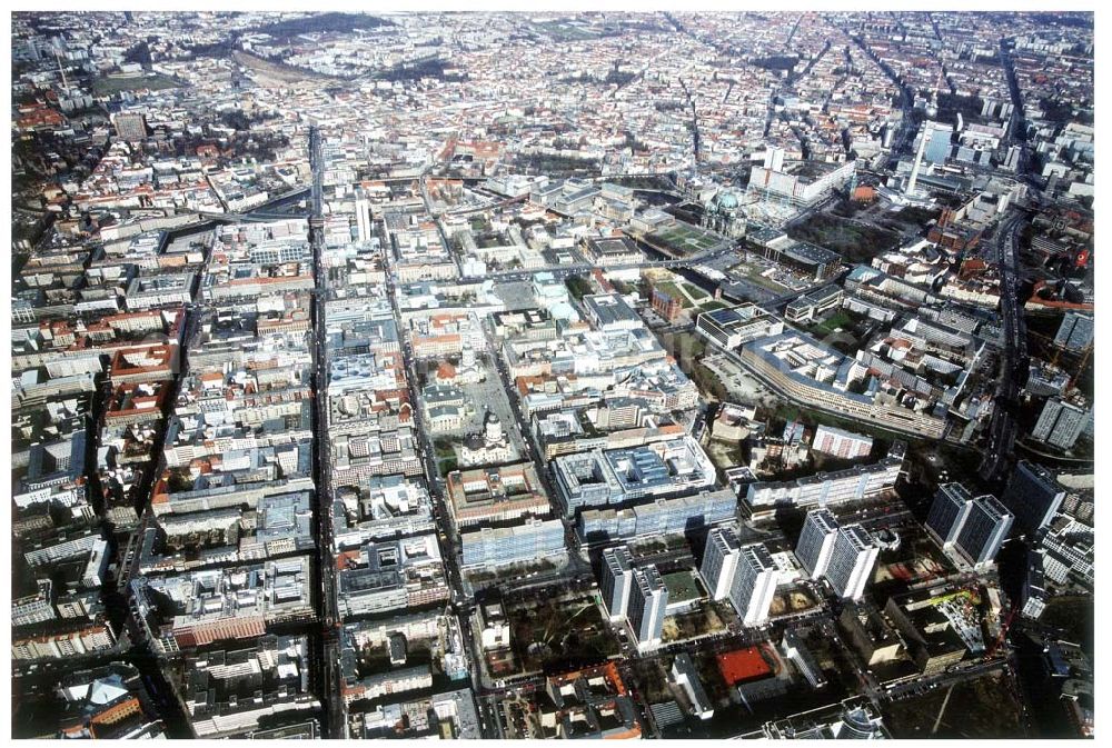 Aerial image Berlin- Mitte - Stadtzentrum von Berlin - Mitte mit der Friedrichstraße und der Baustelle Charlottenstraße 68-71 der BEOS Projektentwicklung GmbH. 11.03.02