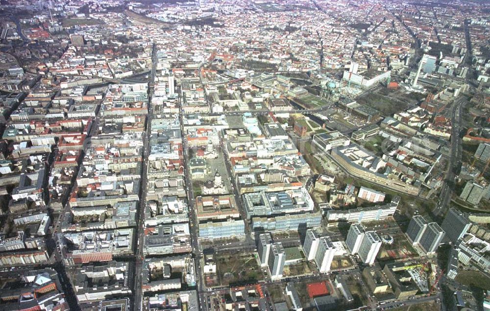 Aerial photograph Berlin- Mitte - Stadtzentrum von Berlin - Mitte mit der Friedrichstraße und der Baustelle Charlottenstraße 68-71 der BEOS Projektentwicklung GmbH. 11.03.02