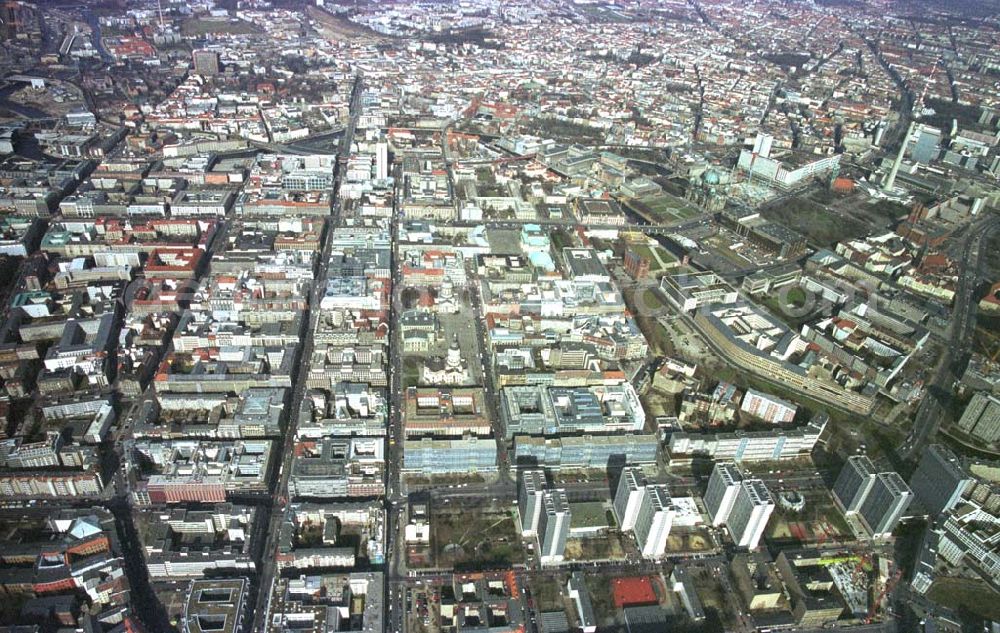 Aerial photograph Berlin- Mitte - Stadtzentrum von Berlin - Mitte mit der Friedrichstraße und der Baustelle Charlottenstraße 68-71 der BEOS Projektentwicklung GmbH. 11.03.02