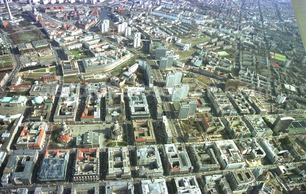 Aerial image Berlin- Mitte - Stadtzentrum von Berlin - Mitte mit der Friedrichstraße und der Baustelle Charlottenstraße 68-71 der BEOS Projektentwicklung GmbH. 11.03.02