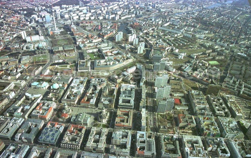 Aerial photograph Berlin- Mitte - Stadtzentrum von Berlin - Mitte mit der Friedrichstraße und der Baustelle Charlottenstraße 68-71 der BEOS Projektentwicklung GmbH. 11.03.02