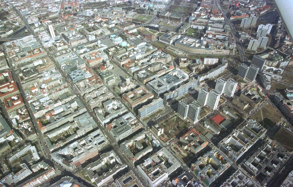 Berlin- Mitte from above - Stadtzentrum von Berlin - Mitte mit der Friedrichstraße und der Baustelle Charlottenstraße 68-71 der BEOS Projektentwicklung GmbH. 11.03.02