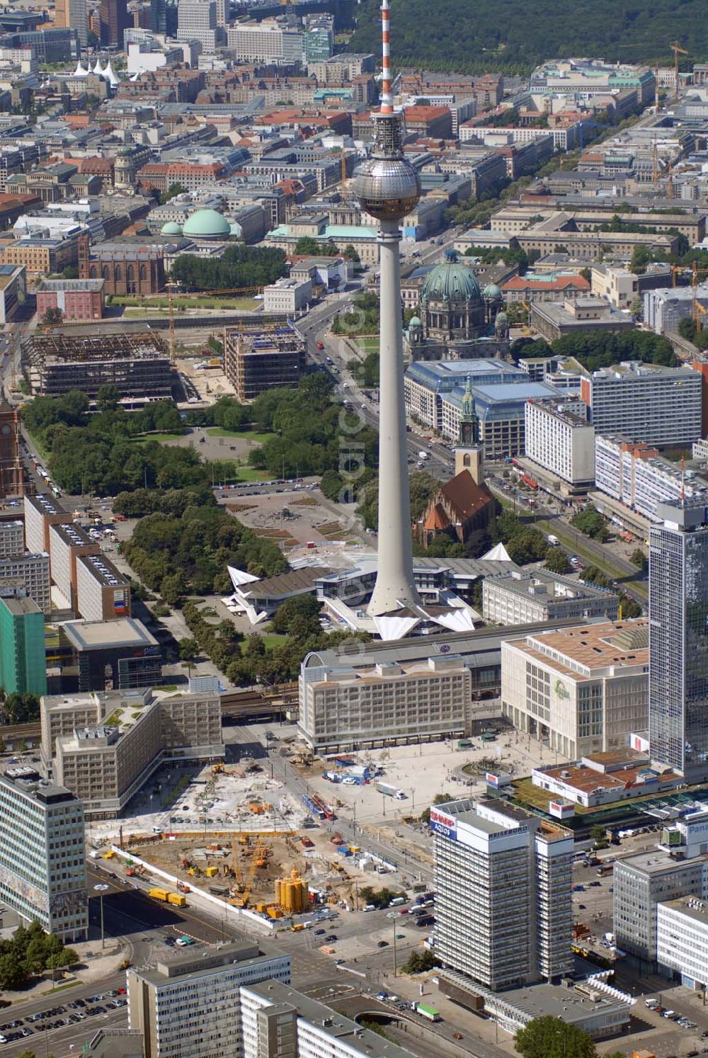 Berlin from above - Blick auf das Stadtzentrum mit dem Berliner Fernsehturm, den Um- und Neubauarbeiten am Alexanderplatz.