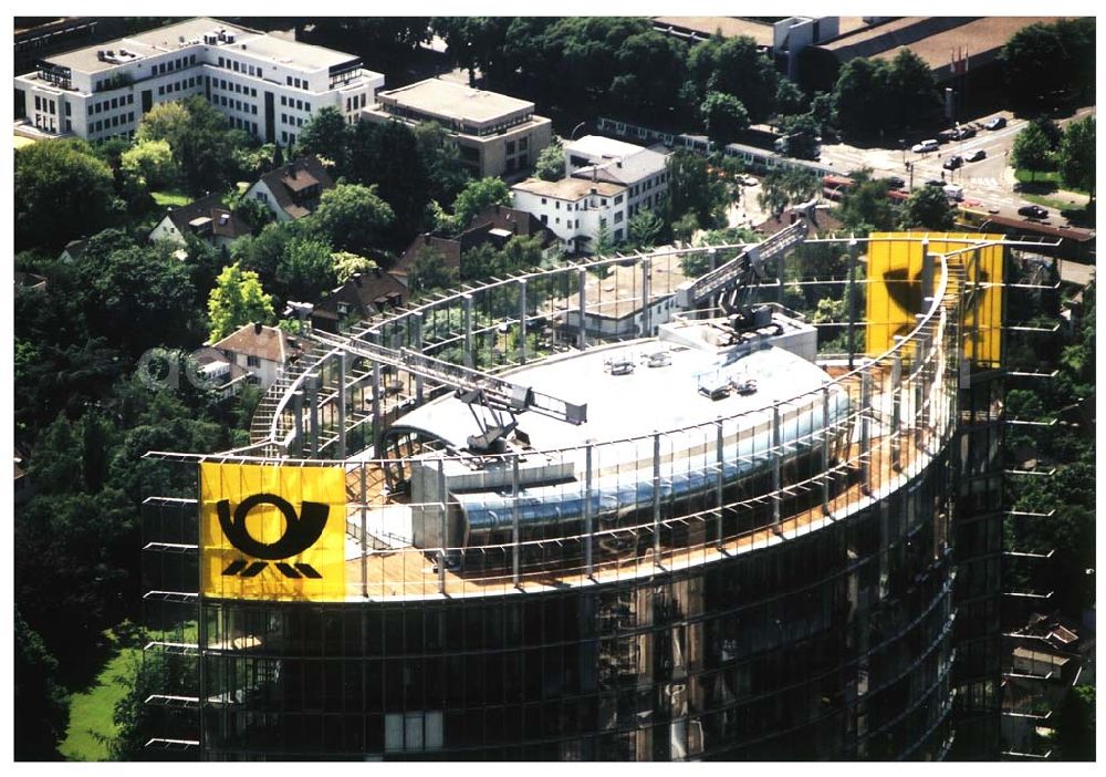 Bonn from the bird's eye view: Stadtzentrum von Bonn mit dem neuerbauten Post-Tower, dem Sitz der Deutschen Post AG. Datum: 26.05.03