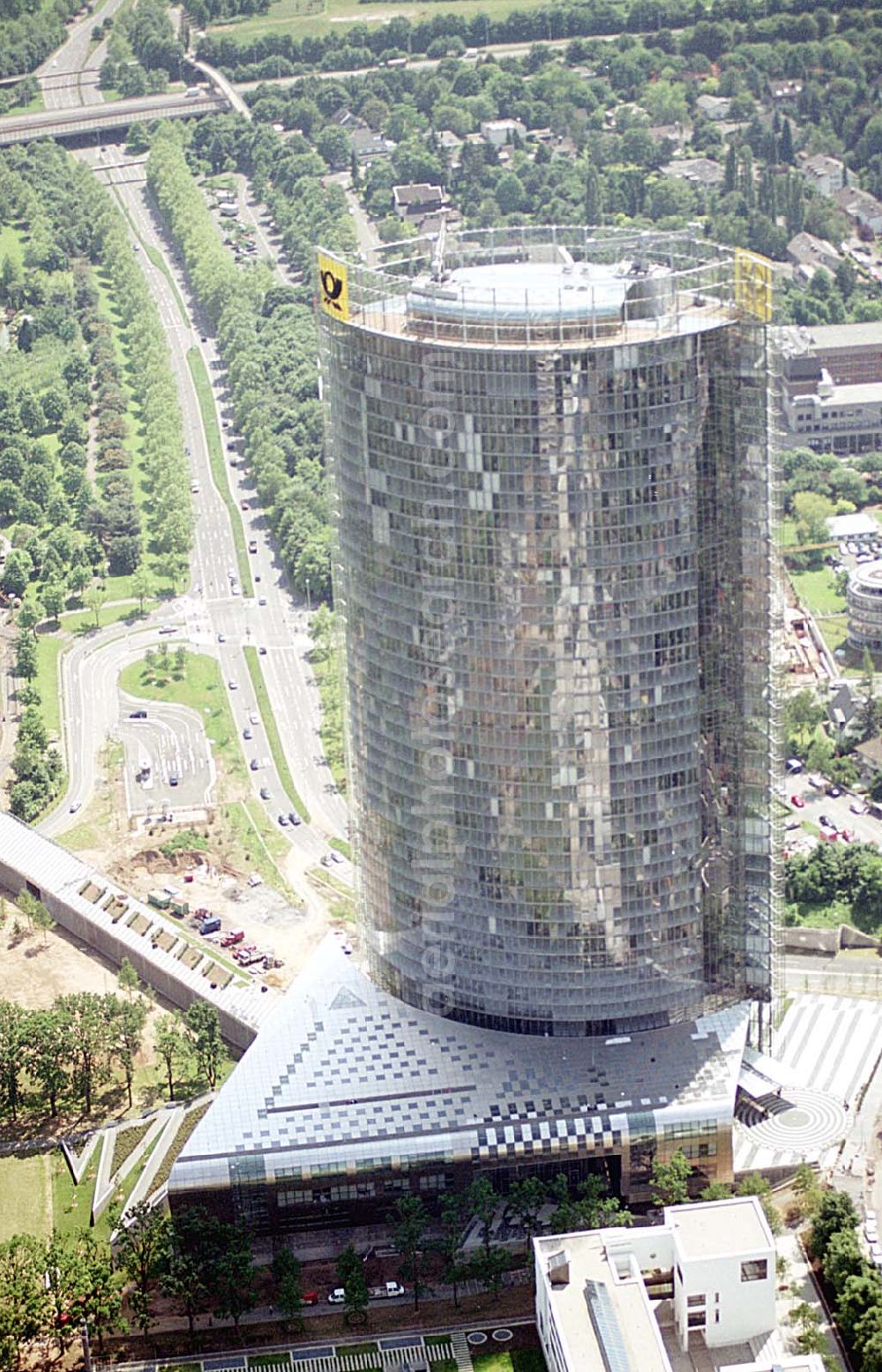 Aerial photograph Bonn - Stadtzentrum von Bonn mit dem neuerbauten Post-Tower, dem Sitz der Deutschen Post AG. Datum: 26.05.03