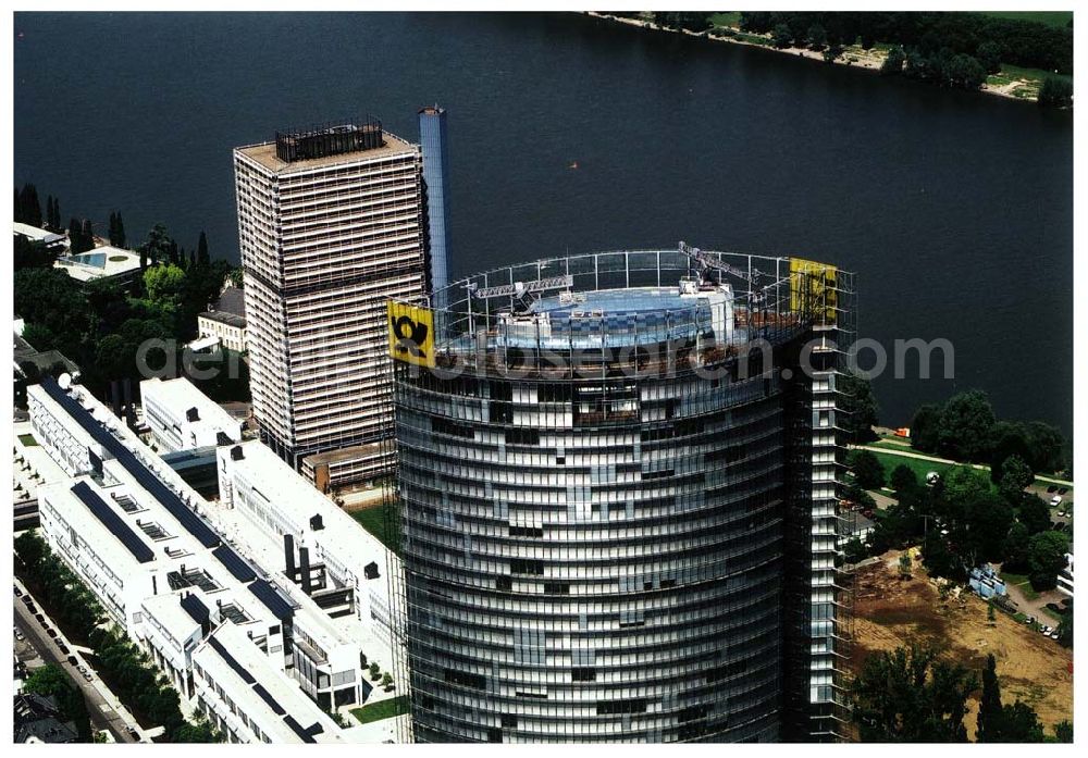 Bonn from above - Stadtzentrum von Bonn mit dem neuerbauten Post-Tower, dem Sitz der Deutschen Post AG. Datum: 26.05.03