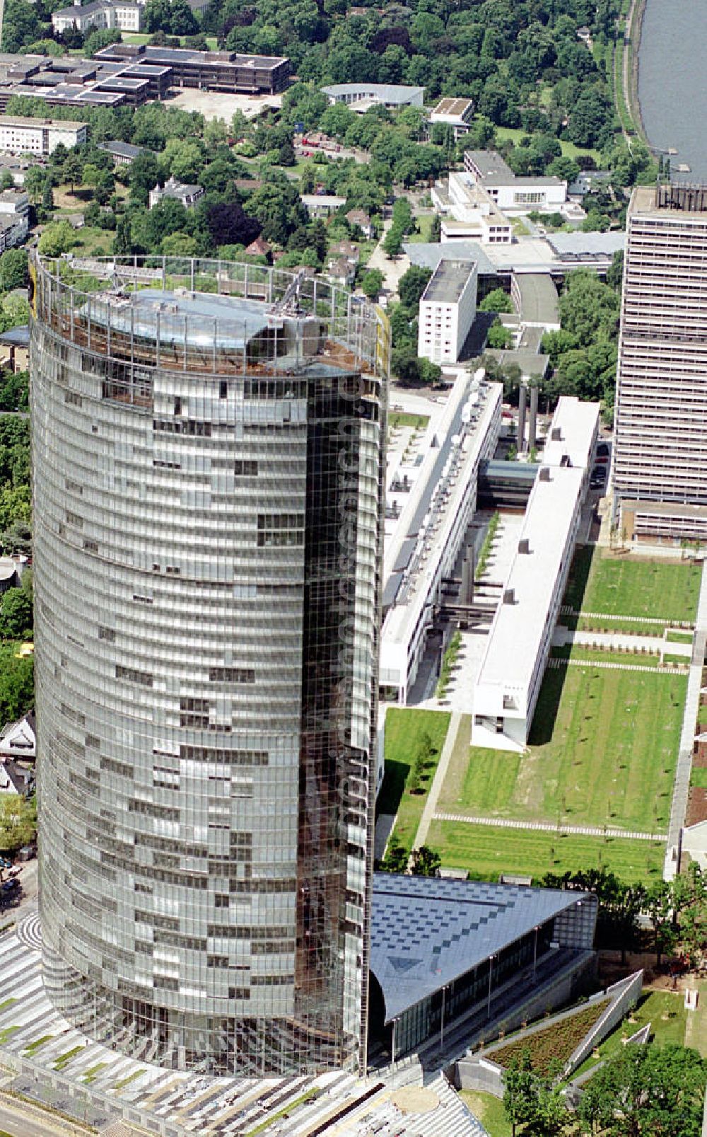 Aerial photograph Bonn - Stadtzentrum von Bonn mit dem neuerbauten Post-Tower, dem Sitz der Deutschen Post AG. Datum: 26.05.03