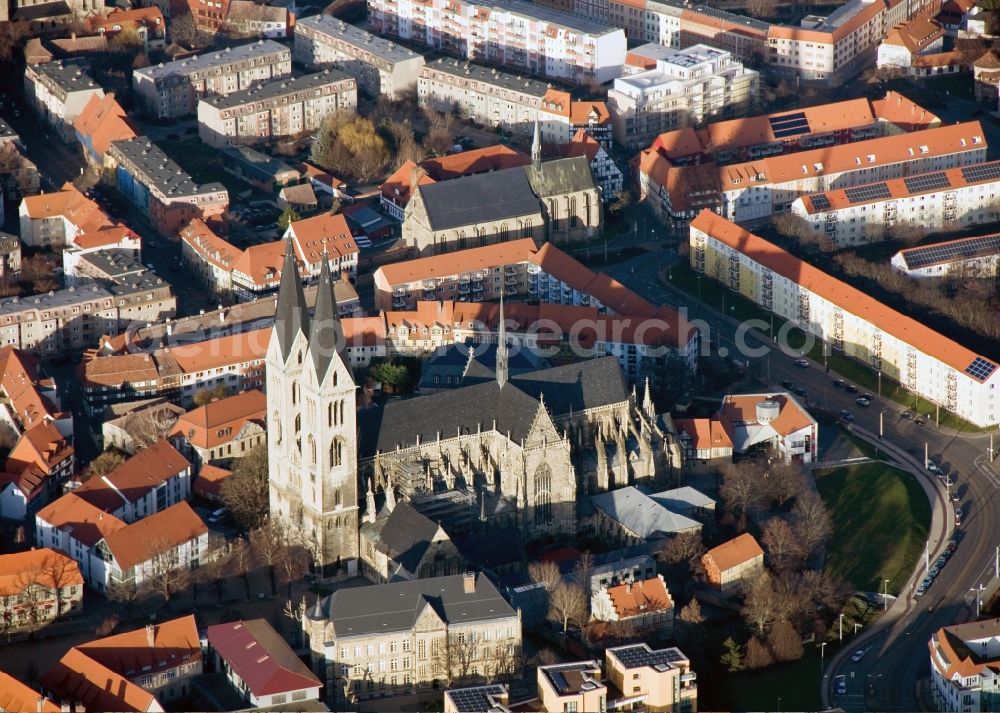 Aerial image Halberstadt - View onto the Halberstadt Cathedral in the old city of Halberstadt in the state Saxony-Anhalt