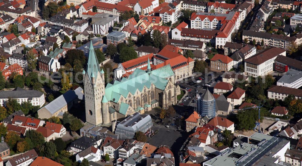 Paderborn from above - Das Stadtzentrum von Paderborn mit dem Hohen Dom St. Maria, Liborius und Kilian. Der Dom ist die Kathedralkirche des Erzbistums Paderborn. The center of Paderborn with the High Church of St. Mary, Liborius and Kilian. The Cathedral is the church of the Archdiocese of Paderborn.