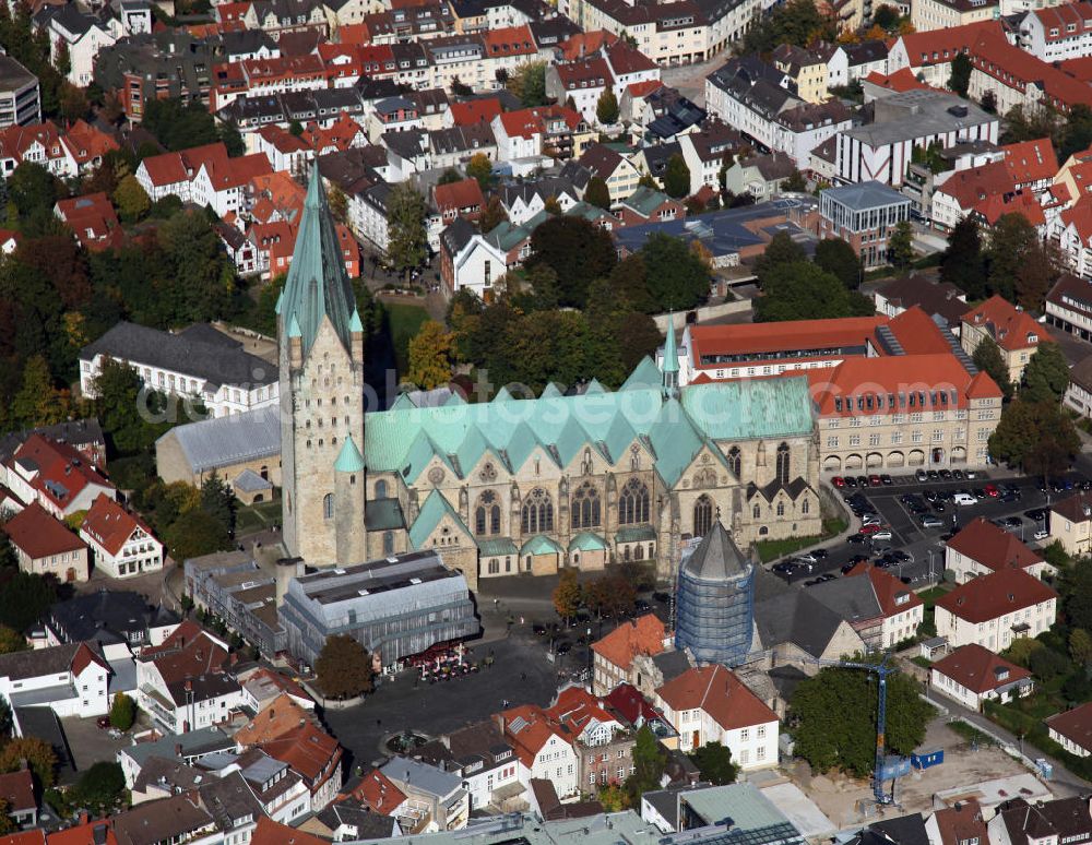 Aerial image Paderborn - Das Stadtzentrum von Paderborn mit dem Hohen Dom St. Maria, Liborius und Kilian. Der Dom ist die Kathedralkirche des Erzbistums Paderborn. The center of Paderborn with the High Church of St. Mary, Liborius and Kilian. The Cathedral is the church of the Archdiocese of Paderborn.