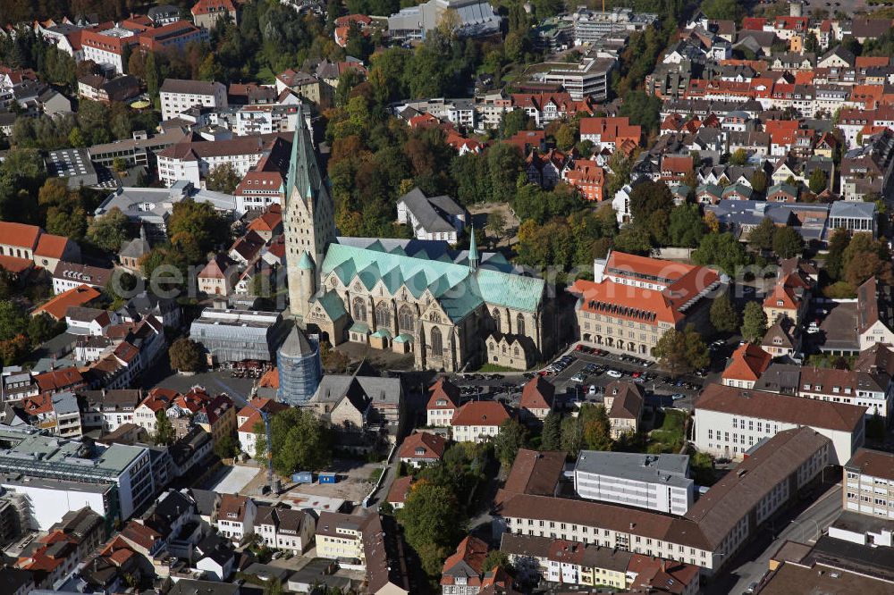 Aerial photograph Paderborn - Das Stadtzentrum von Paderborn mit dem Hohen Dom St. Maria, Liborius und Kilian. Der Dom ist die Kathedralkirche des Erzbistums Paderborn. The center of Paderborn with the High Church of St. Mary, Liborius and Kilian. The Cathedral is the church of the Archdiocese of Paderborn.