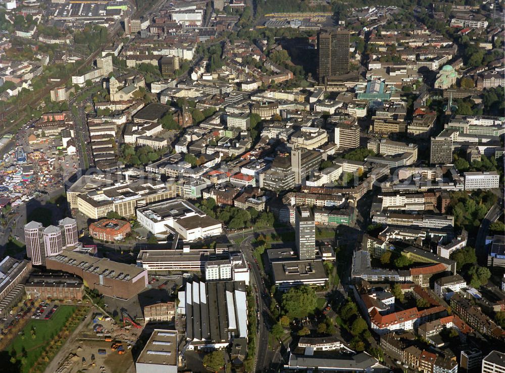 Aerial image Essen - The city centre of Essen that is overtopped by the city hall. Streets encircle the centre