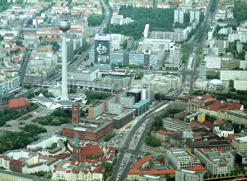 Berlin from the bird's eye view: Blick auf das Wohngebiet am Nikolaiviertel der WBM unmittelbar Fernsehturm in Berlin - Mitte.