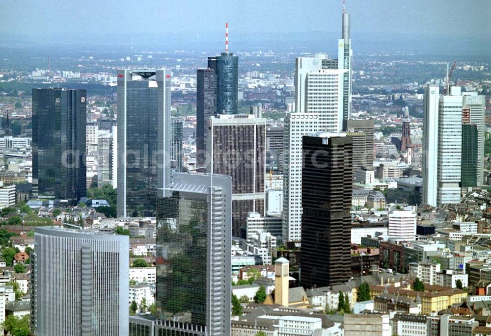 Frankfurt am Main from above - Stadtzentrum Frankfurt mit Bankenviertel Frankfurt/Main. (Hessen). 16.Mai 2002