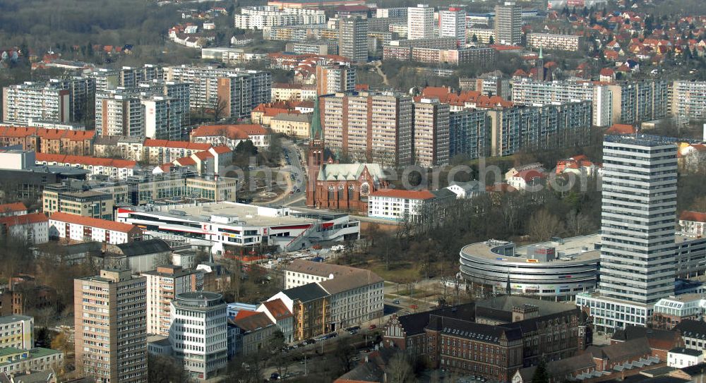 Frankfurt (Oder) from above - Blick über das Stadtzentrum von Frankfurt (Oder) nach Nordwesten. Im Vordergrund der Oderturm, das höchste Gebäude der Stadt, und im Hintergrund die Obere Stadt und das Hansa-Viertel. View of the city center of Frankfurt (Oder) to the northwest. In the foreground the Oderturm, the tallest building in the city, and in the background the upper city and the Hansa Neighbourhood.