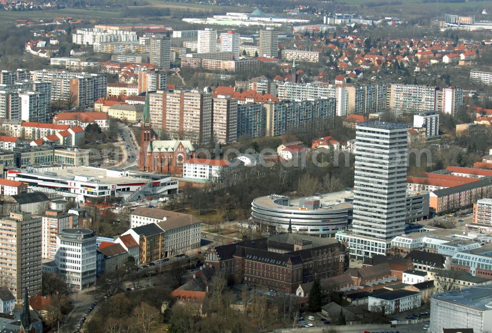 Frankfurt (Oder) from the bird's eye view: Blick über das Stadtzentrum von Frankfurt (Oder) nach Nordwesten. Im Vordergrund der Oderturm, das höchste Gebäude der Stadt, und im Hintergrund die Obere Stadt und das Hansa-Viertel. View of the city center of Frankfurt (Oder) to the northwest. In the foreground the Oderturm, the tallest building in the city, and in the background the upper city and the Hansa Neighbourhood.