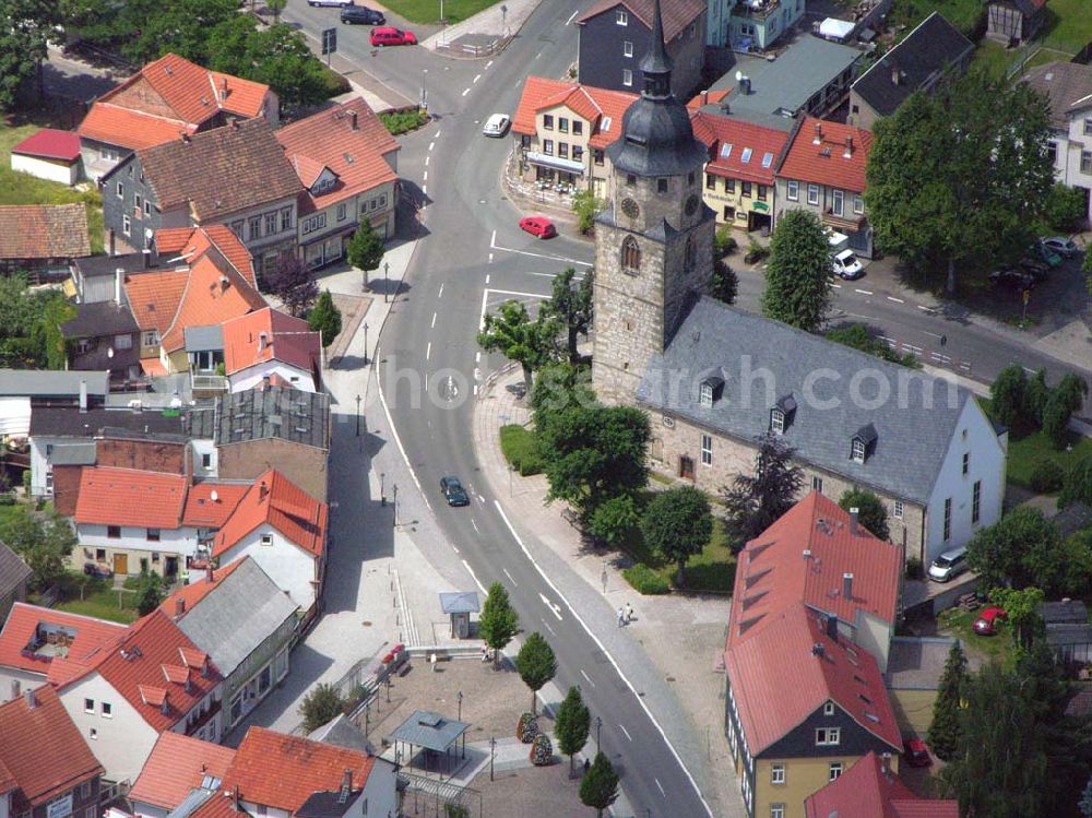 Friedrichroda / Thüringen from the bird's eye view: Blick auf das Stadtzentrum von Friedrichroda mit der Hauptstraße und der evangelischen Kirche.