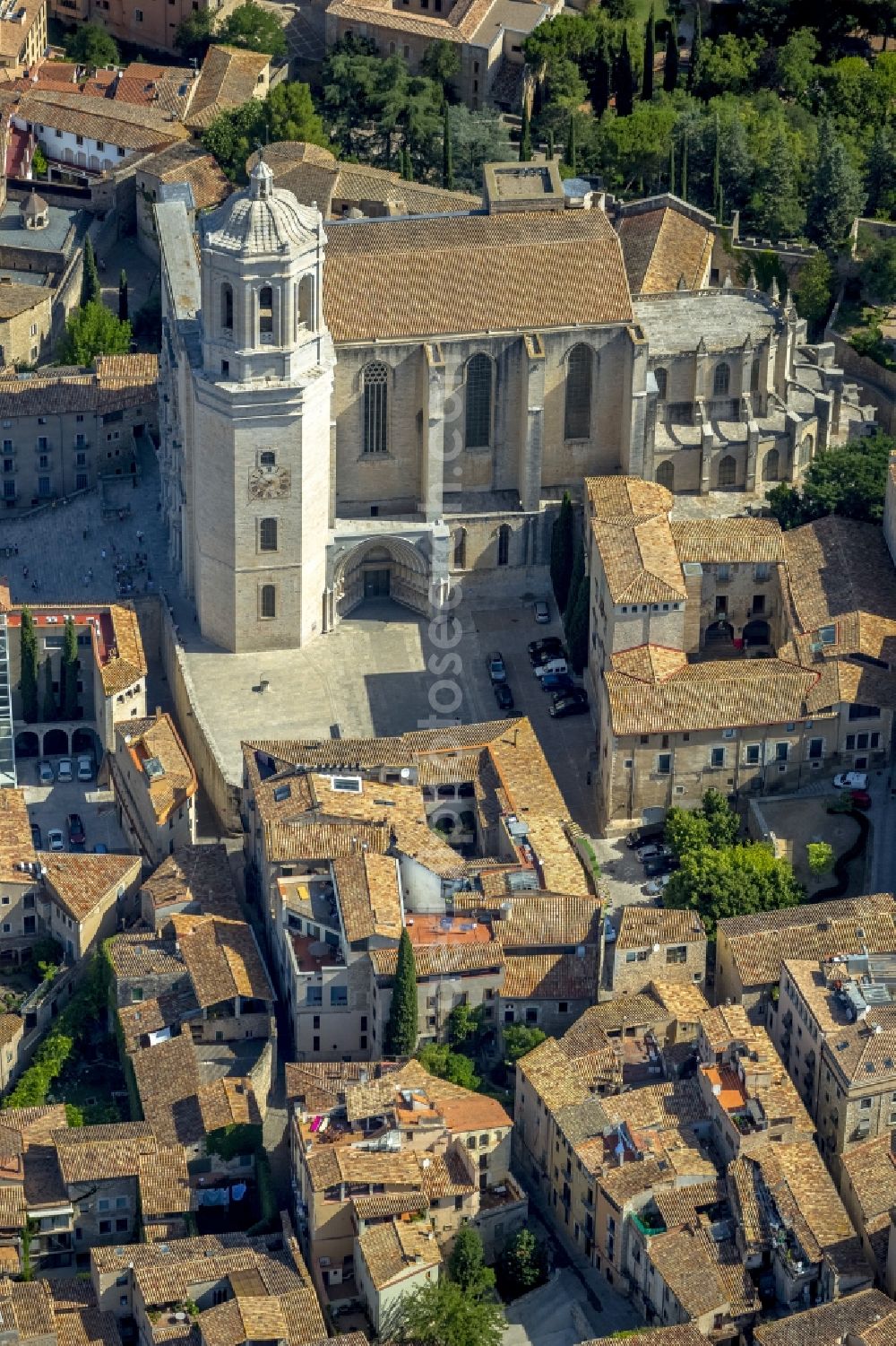 Aerial photograph Girona - City center of downtown with the Catedrale de Santa Maria de Girona and Sant Feliu church in Girona in Spain