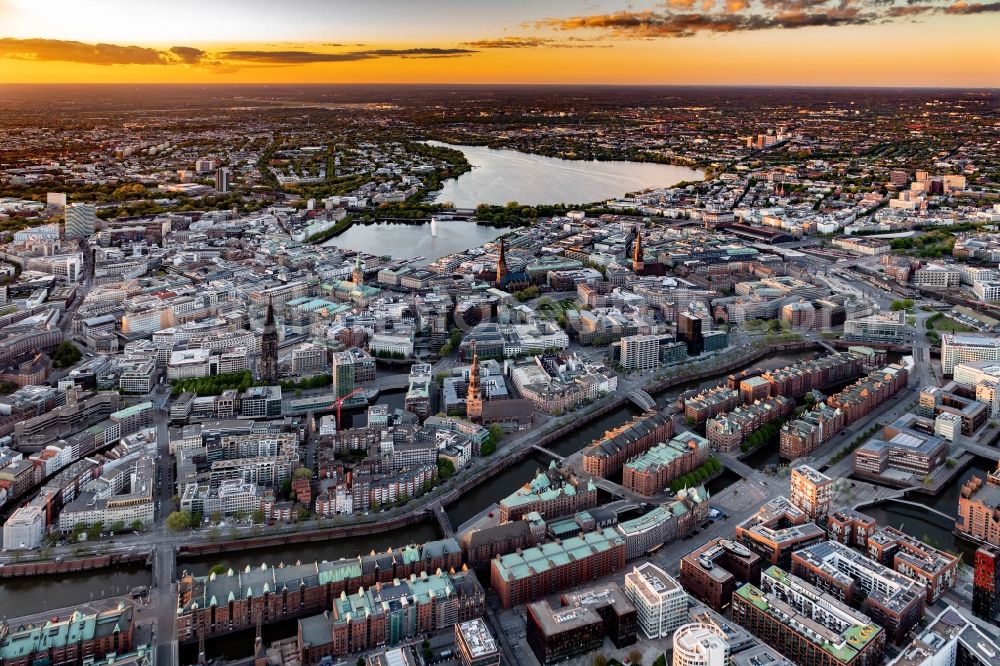 Aerial photograph Hamburg - The city center in the downtown area in the district Altstadt along the Zollkanal in Hamburg, Germany