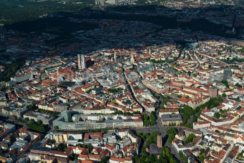 Aerial photograph München - City center in the downtown area of the old town with the Frauenkirche in the New Town Hall in the center of Munich in Bavaria