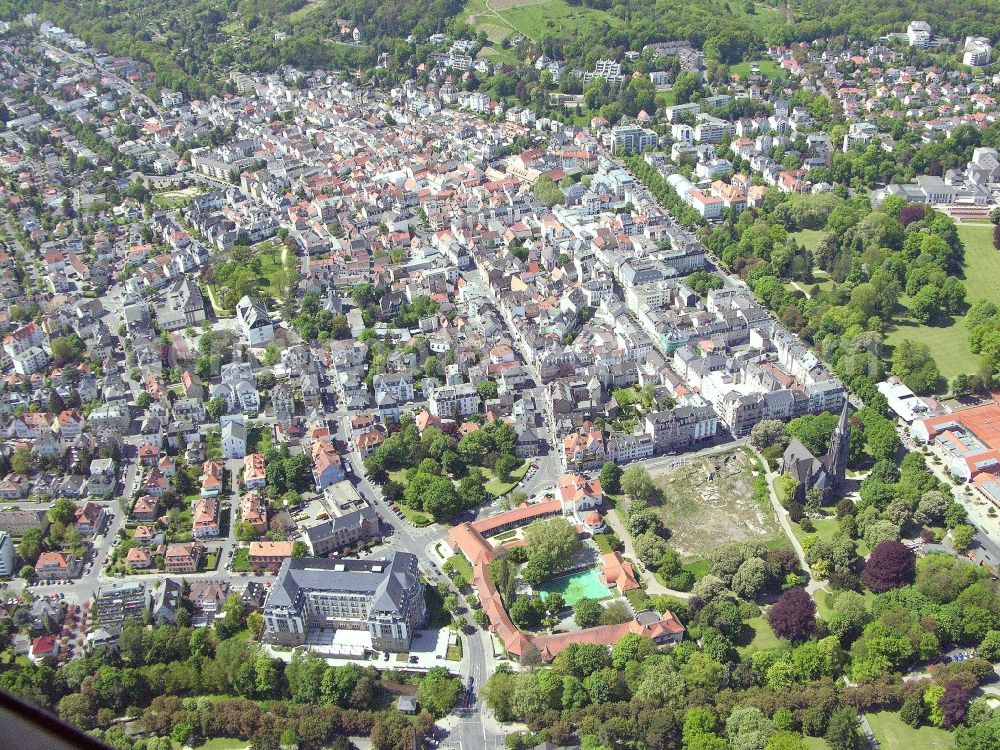 Aerial photograph Bad Nauheim - The city center in the downtown area in Bad Nauheim in the state Hesse, Germany