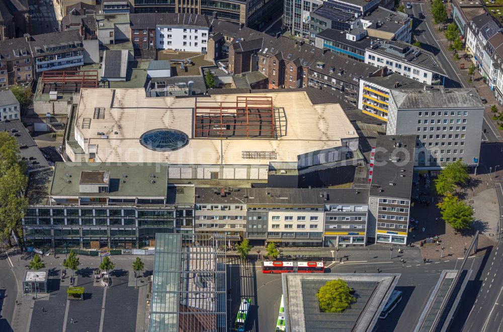 Bottrop from the bird's eye view: The city center in the downtown area along the Hansastrasse in the district Stadtmitte in Bottrop at Ruhrgebiet in the state North Rhine-Westphalia, Germany