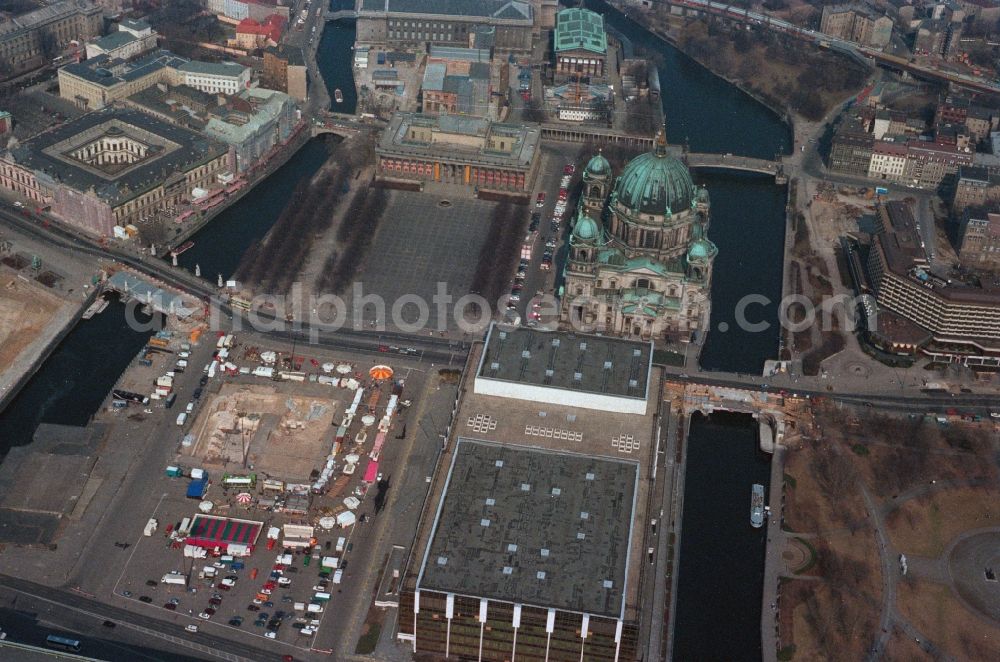 Berlin from above - City center in the downtown area with the Lustgarten, the Berlin Cathedral and the Palace of the Republic on Marx Angel Place today Palace Square in Berlin