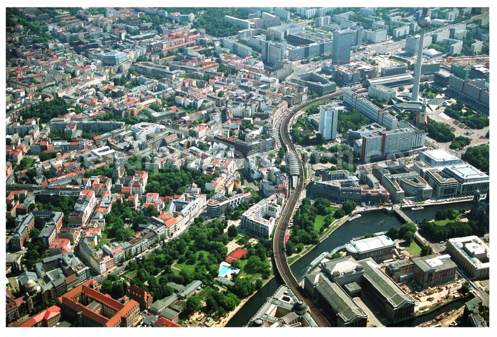 Berlin from the bird's eye view: City center in the downtown area with the Hackescher Markt S-Bahn station Hackescher Markt, Oranienburgerstrasse, Monbijoupark, beach and Museum Island on the Spree in Berlin-Mitte