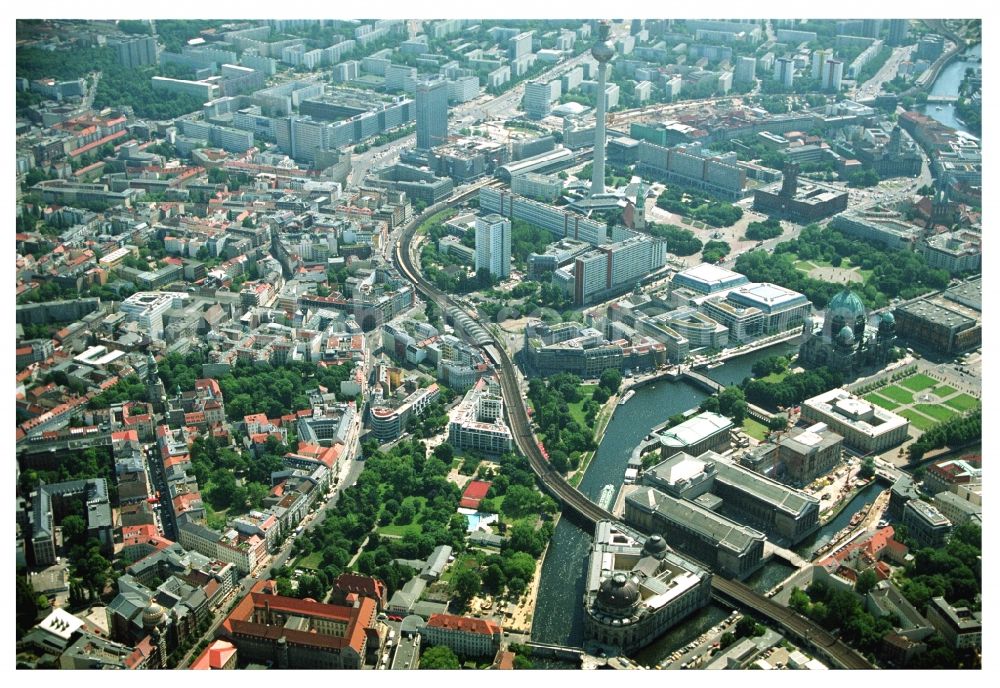 Berlin from the bird's eye view: City center in the downtown area with the Hackescher Markt S-Bahn station Hackescher Markt, Oranienburgerstrasse, Monbijoupark, beach and Museum Island on the Spree in Berlin-Mitte