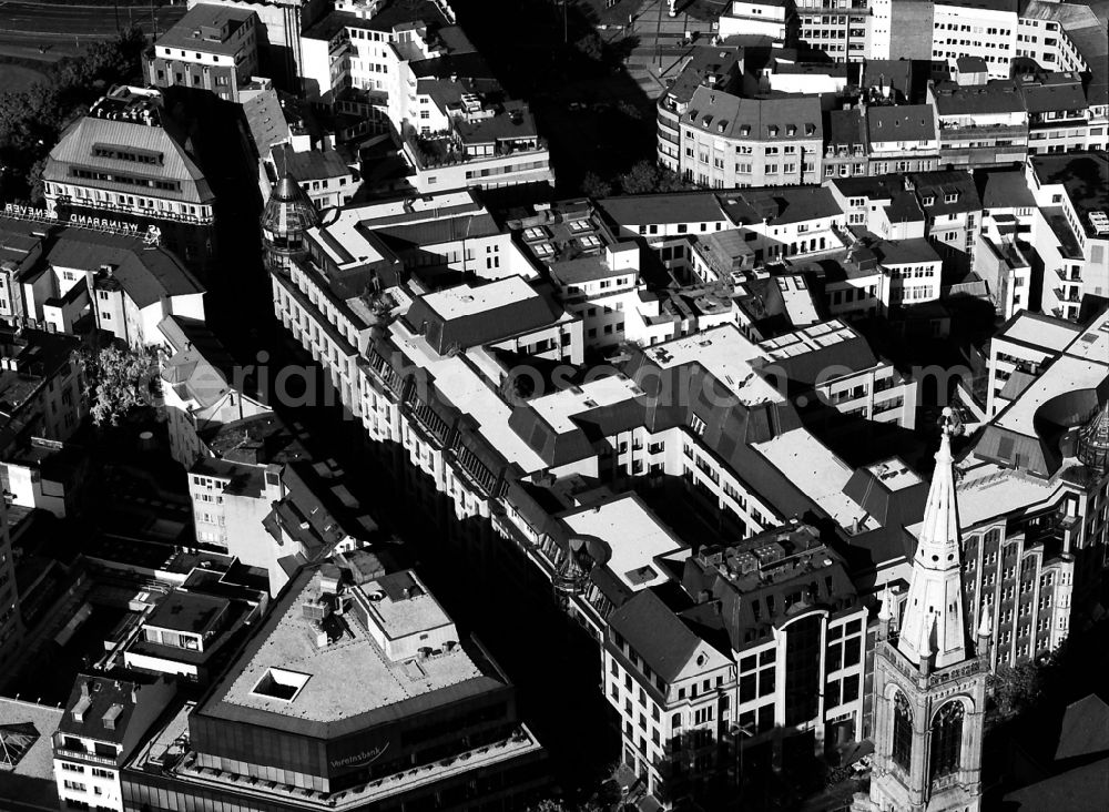 Düsseldorf from the bird's eye view: The city center in the downtown area Blumenstrasse - Martin-Luther-Platz in Duesseldorf in the state North Rhine-Westphalia, Germany