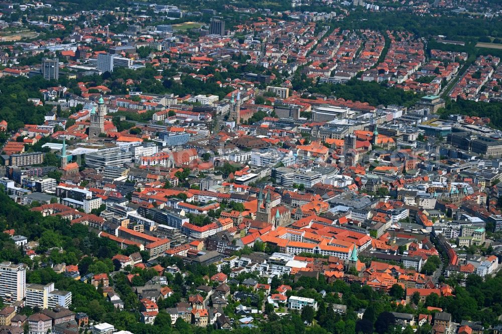 Braunschweig from the bird's eye view: The city center in the downtown area in the district Innenstadt in Brunswick in the state Lower Saxony, Germany