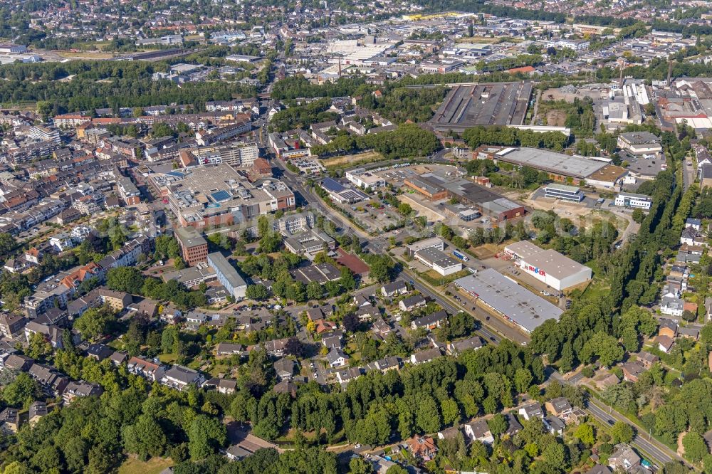 Aerial image Dinslaken - The city center in the downtown area along the Hans-Boeckler-street in Dinslaken at Ruhrgebiet in the state North Rhine-Westphalia, Germany