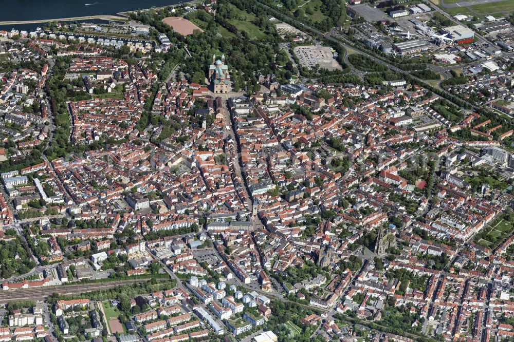 Aerial image Dudenhofen - The city center in the downtown area in Dudenhofen in the state Rhineland-Palatinate, Germany