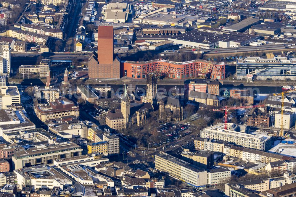 Aerial photograph Duisburg - The city center in the downtown church Salvatorkirche und town house in the district Dellviertel in Duisburg in the state North Rhine-Westphalia