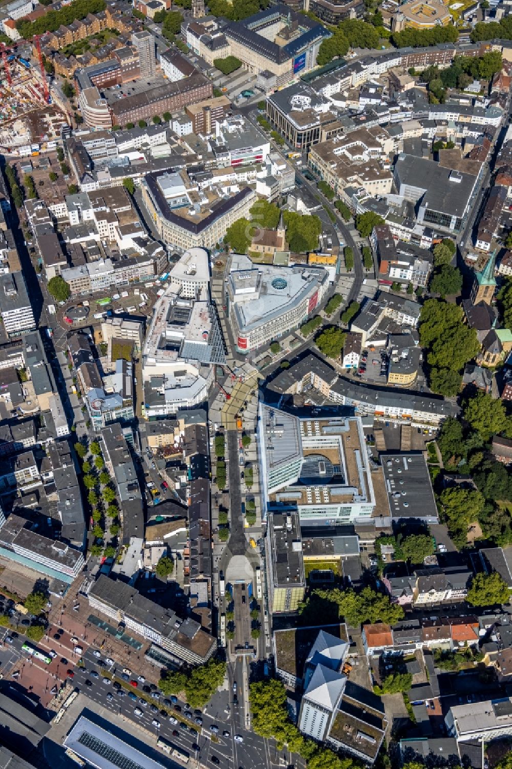 Aerial image Bochum - The city center in the downtown area with an ensemble of shopping centers and a residential and commercial district along the Massenbergstrasse - Schuetzenbahn - Bongardstrasse in the district Innenstadt in Bochum in the state North Rhine-Westphalia, Germany