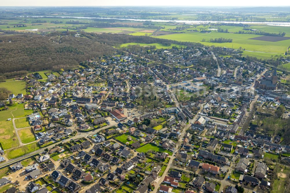 Aerial image Elten - The city center in the downtown area in Elten in the state North Rhine-Westphalia, Germany