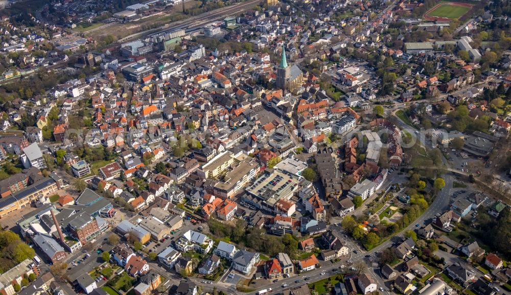 Unna from above - The city center in the downtown area along the Hertingerstrasse - Bahnhofstrasse in Unna in the state North Rhine-Westphalia, Germany