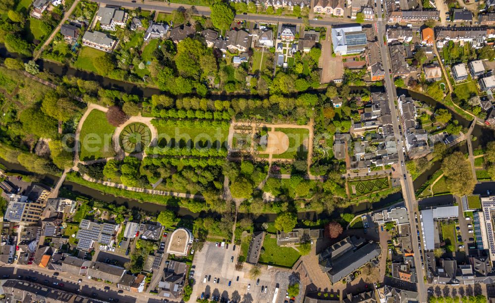 Goch from the bird's eye view: the city center in the downtown area in Goch in the state North Rhine-Westphalia, Germany