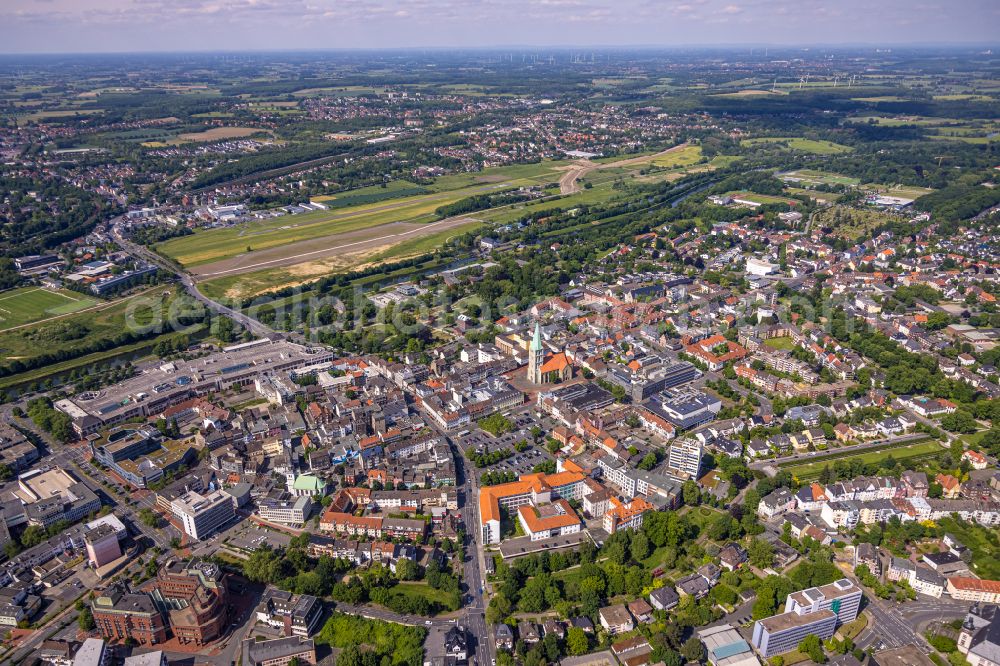 Aerial image Hamm-Heessen - The city center in the downtown area in Heessen at Ruhrgebiet in the state North Rhine-Westphalia, Germany