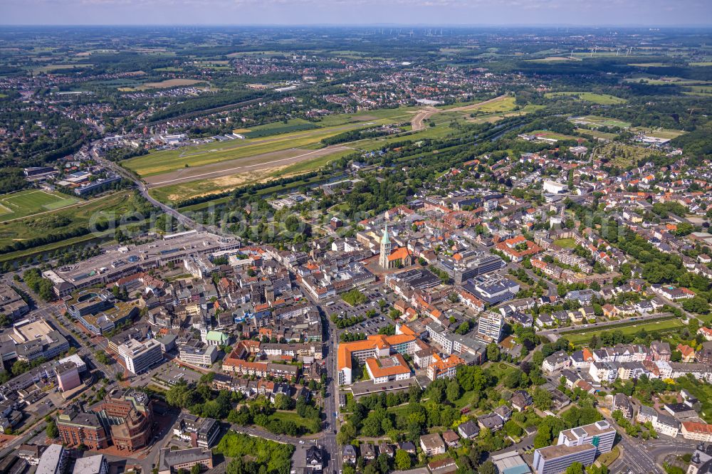 Aerial photograph Hamm-Heessen - The city center in the downtown area in Heessen at Ruhrgebiet in the state North Rhine-Westphalia, Germany