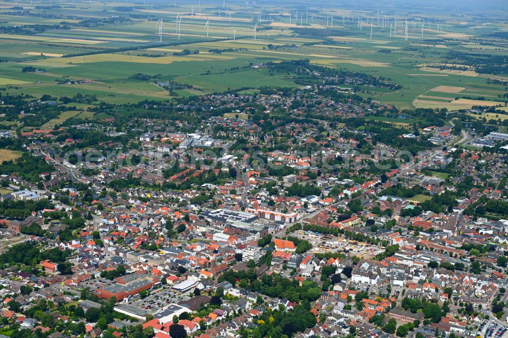 Aerial image Heide - The city center in the downtown area in Heide in the state Schleswig-Holstein, Germany