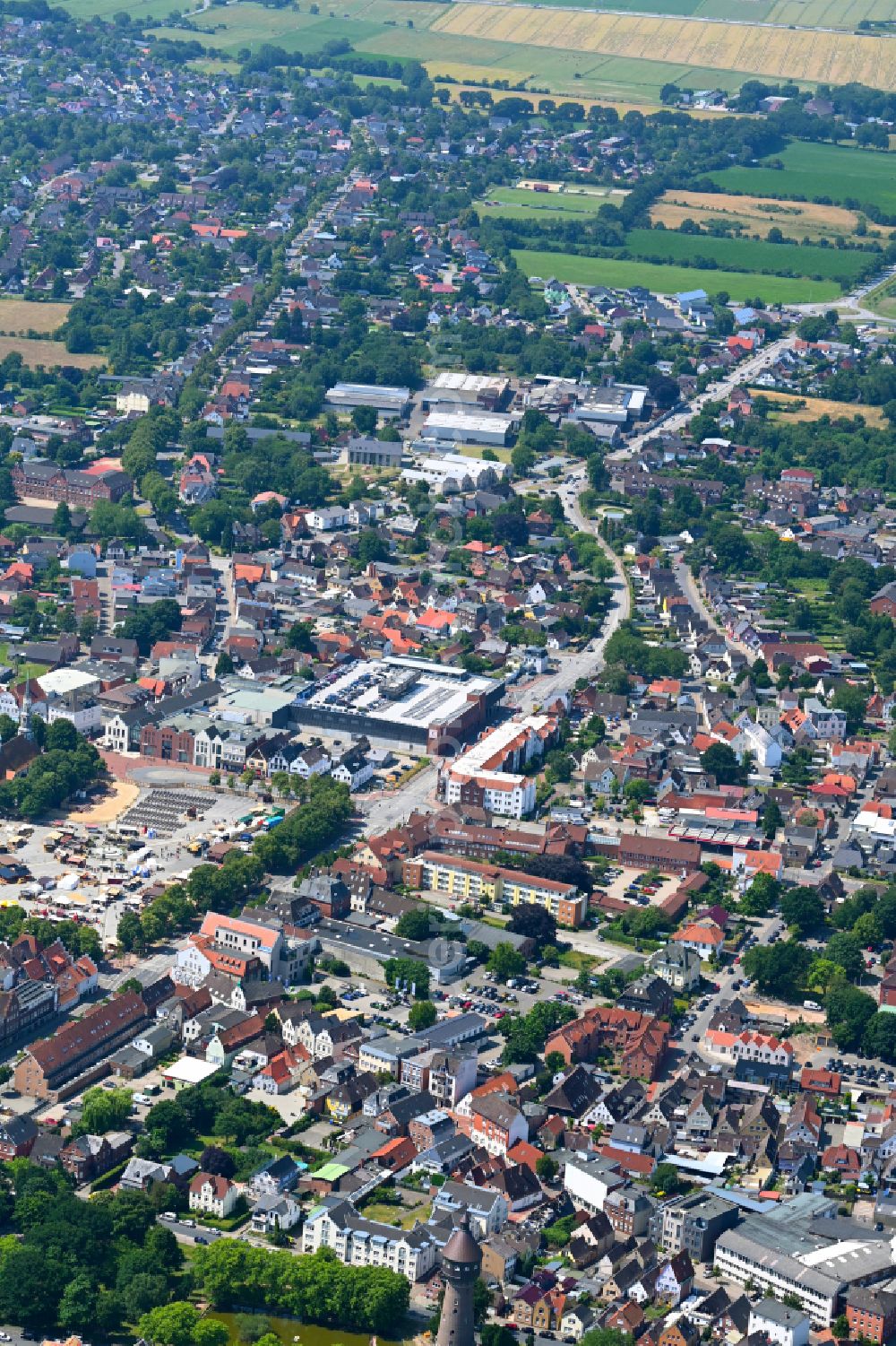 Heide from the bird's eye view: The city center in the downtown area in Heide in the state Schleswig-Holstein, Germany