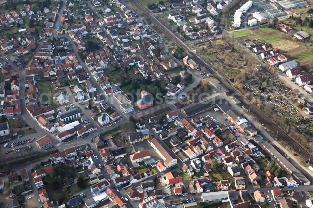 Aerial photograph Heidesheim am Rhein - The city center in the downtown are in Heidesheim am Rhein in the state Rhineland-Palatinate. At the station there is the tower Burg Windeck