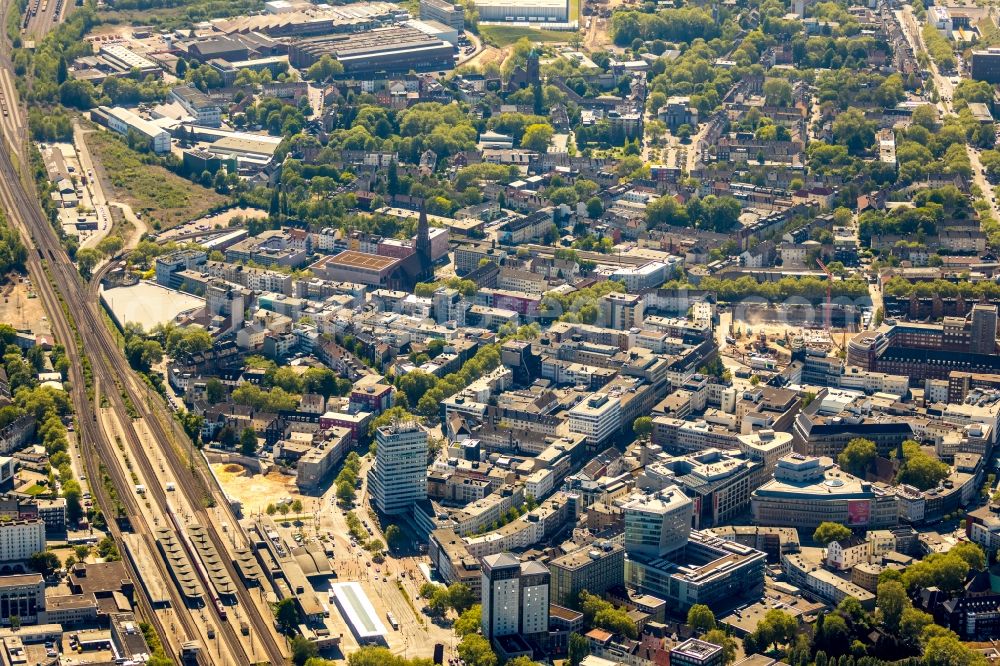 Aerial photograph Bochum - City center in the inner city area with the main train station in the city center in Bochum in the state North Rhine-Westphalia, Germany