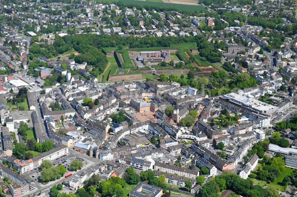 Jülich from the bird's eye view: The city center in the downtown area in Juelich in the state North Rhine-Westphalia, Germany